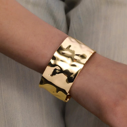 Aurelia Cuff